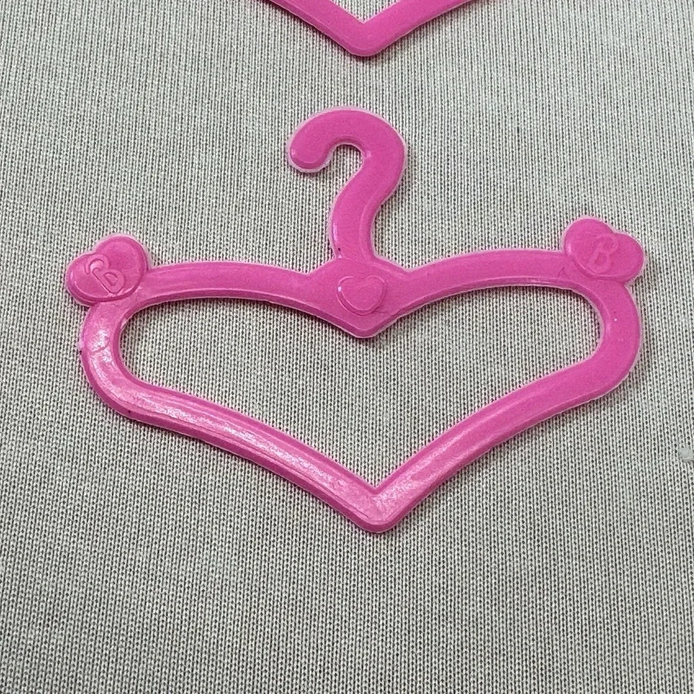 Barbie Heart Shaped Hot Pink Hangers‎ (7)